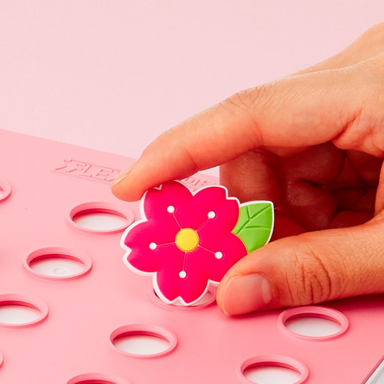 Flex & Lock FlexCharm Pin for Kids / Pink Flower